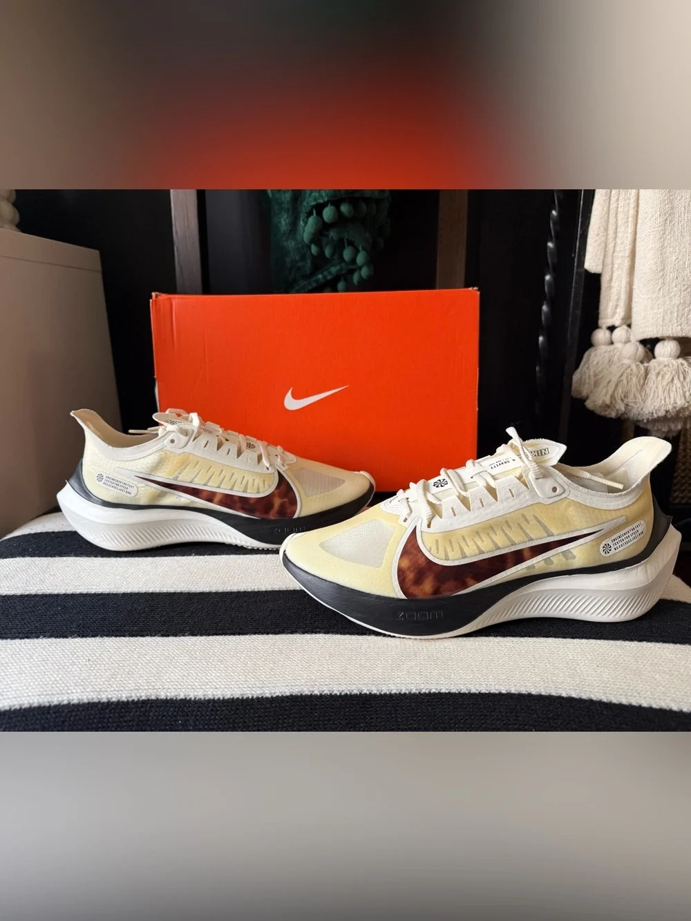 Women’s Nike Zoom Gravity Sail Tortoise Running Shoes